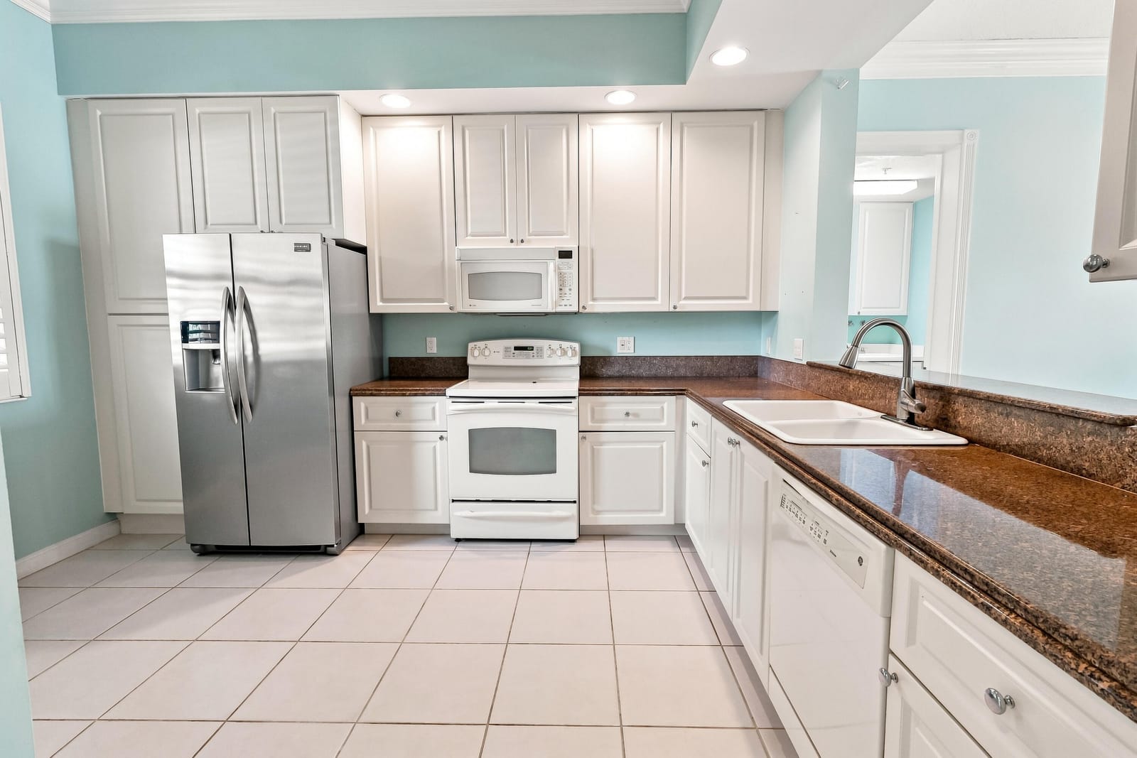 25 HARBOUR ISLE Drive W 104, Fort Pierce, FL 34949 photo 11