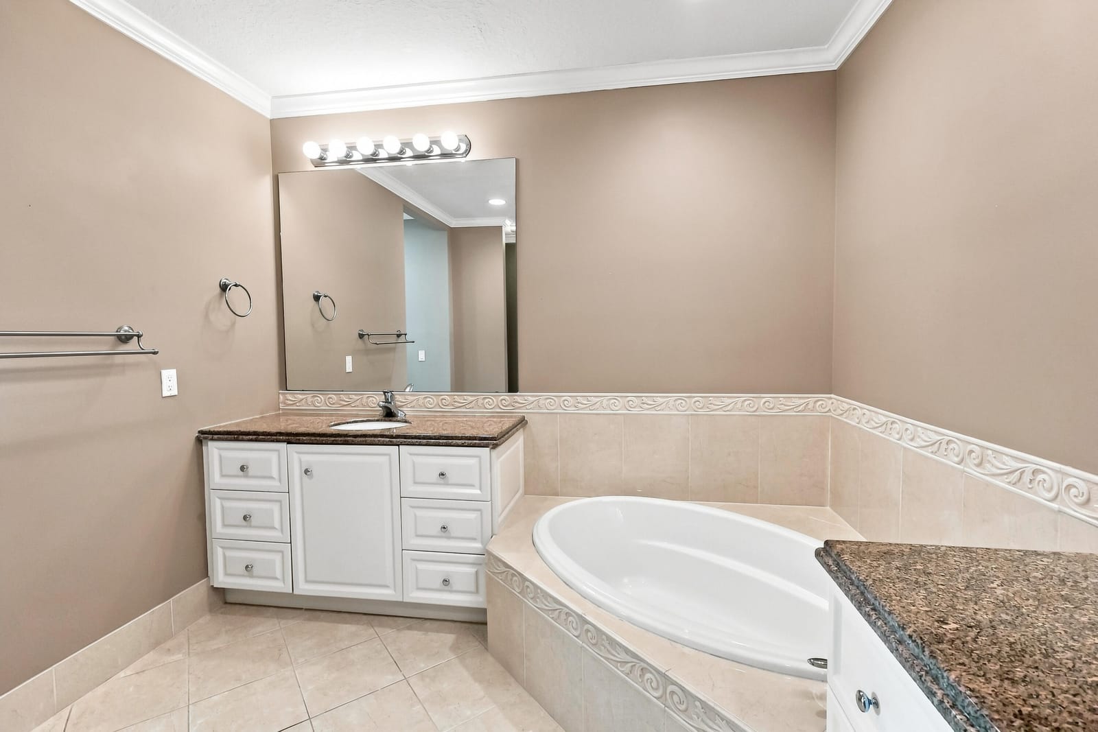 25 HARBOUR ISLE Drive W 104, Fort Pierce, FL 34949 photo 19