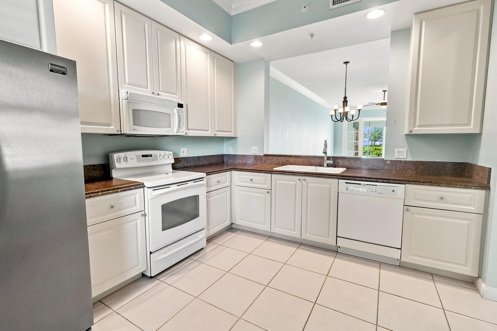 25 HARBOUR ISLE Drive W 104, Fort Pierce, FL 34949 photo 10
