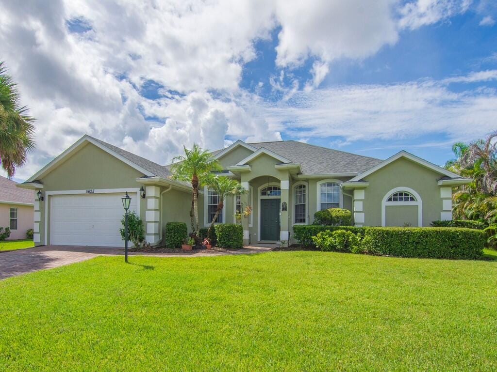 5625 Riverboat Circle SW, Vero Beach, FL 32968