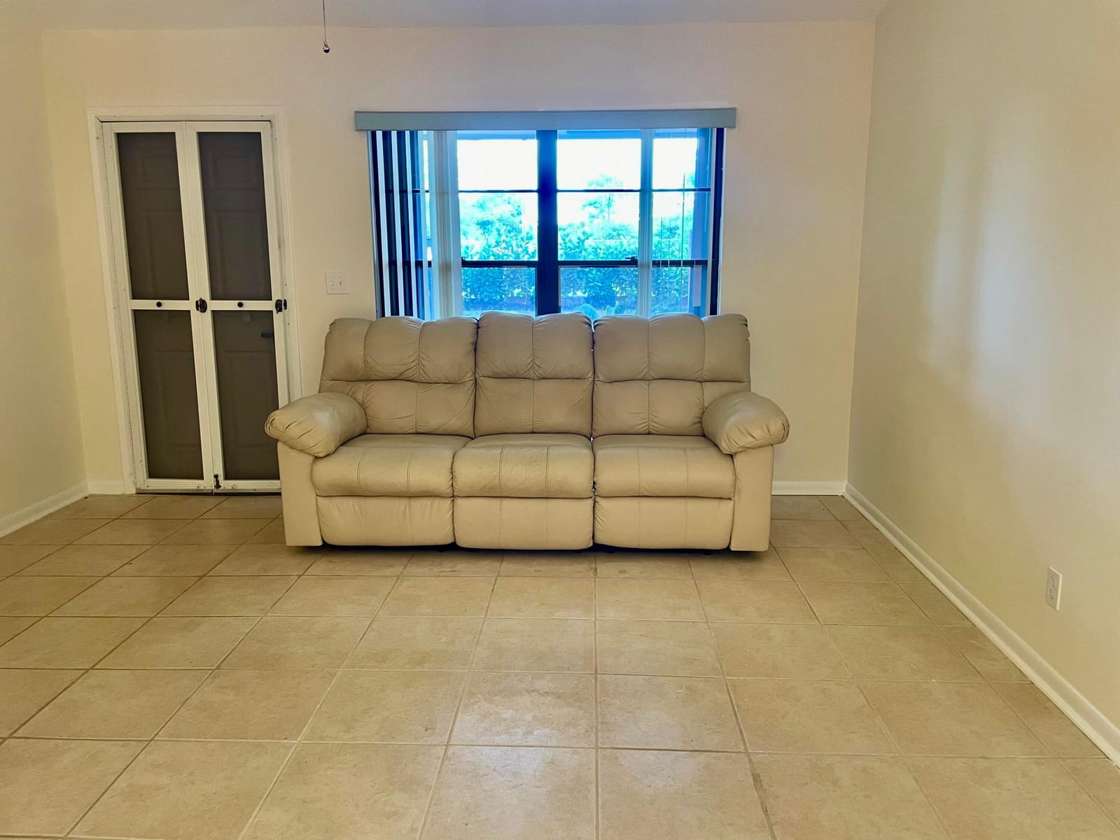 8094 SE Villa Circle — photo 2
