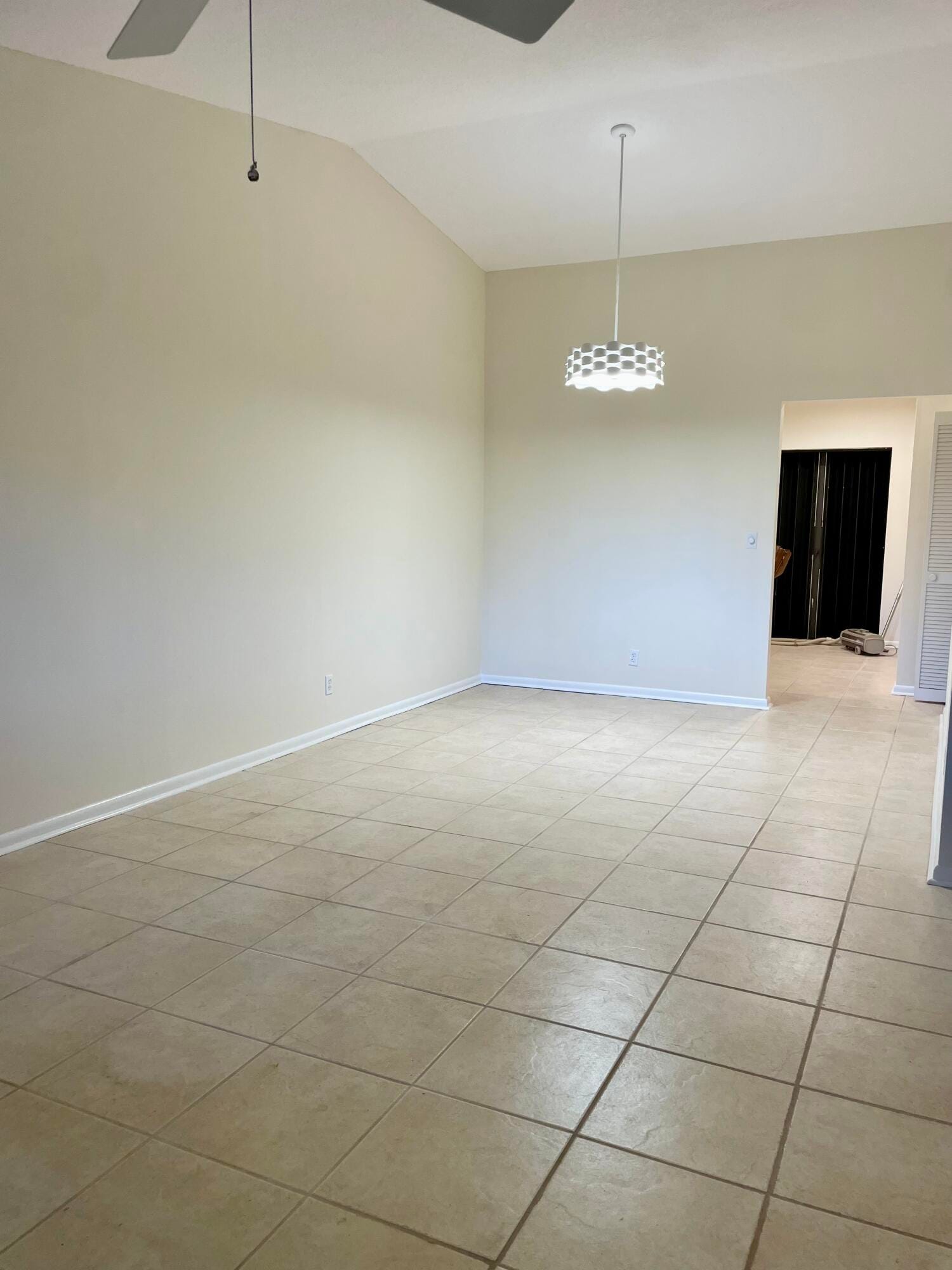 8094 SE Villa Circle — photo 3