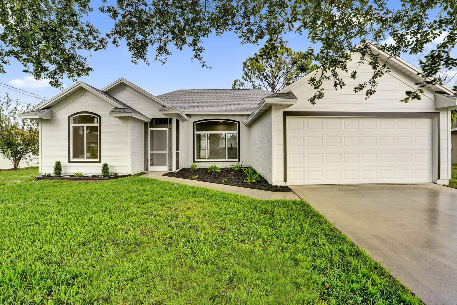 1237 SW Edinburgh Drive — photo 2
