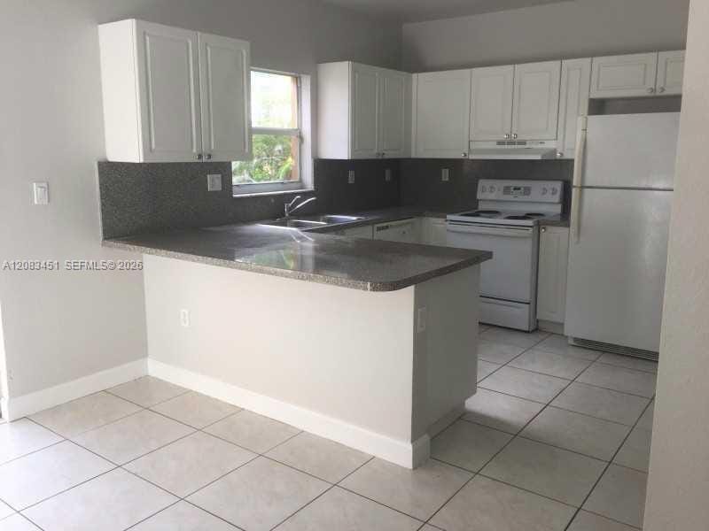 833 SW 148th Place 833 — photo 6