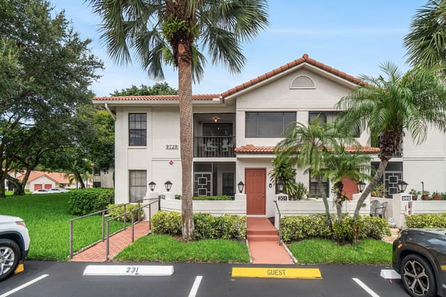 9729 SILLS Drive E 201, Boynton Beach, FL 33437