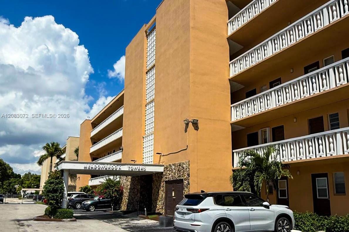 301 NE 14th Avenue 504, Hallandale Beach, FL 33009