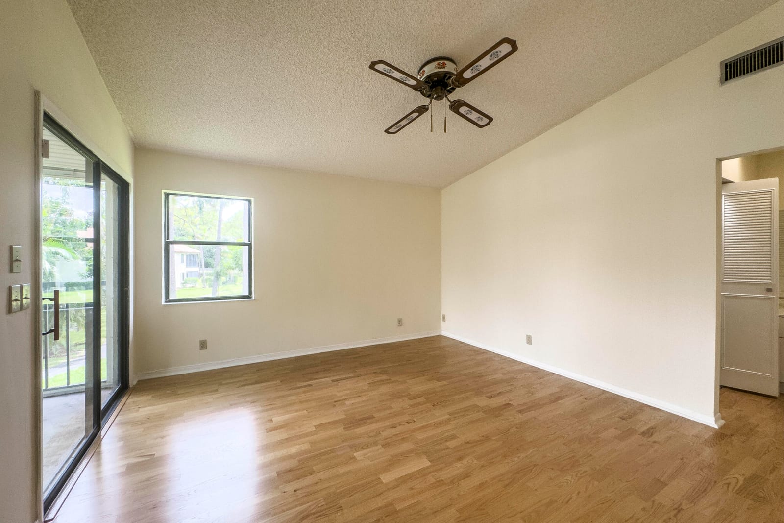 3362 Lucerne Park Drive — photo 11