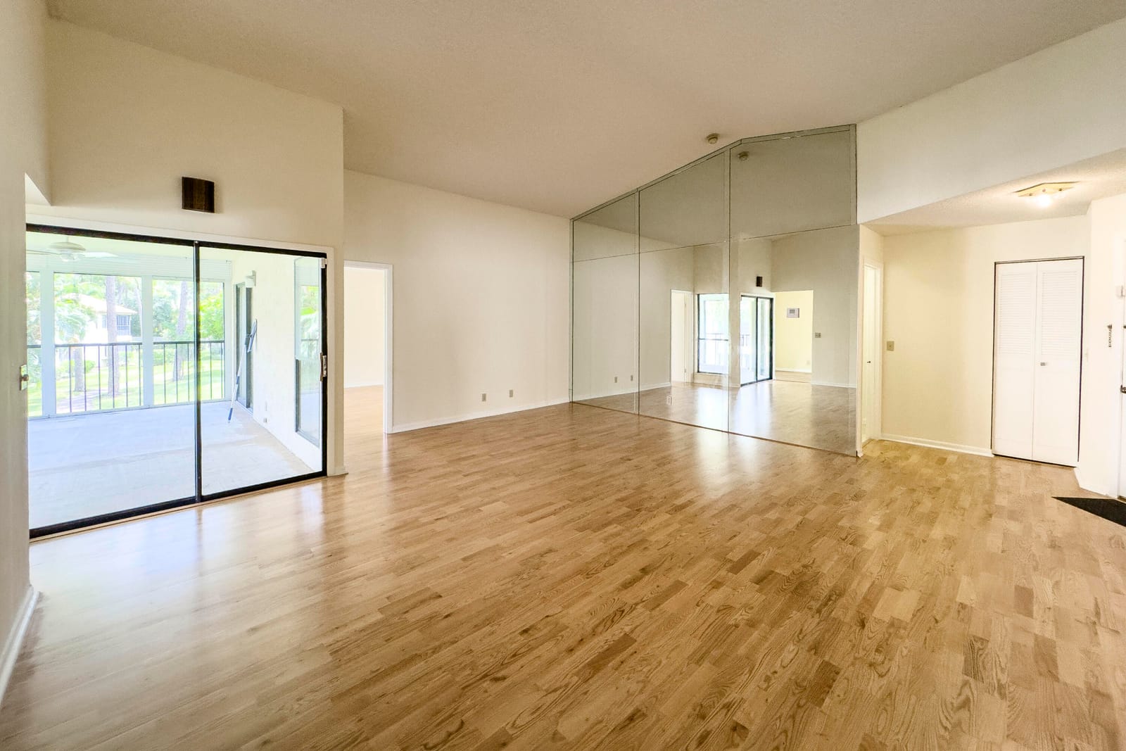3362 Lucerne Park Drive — photo 4