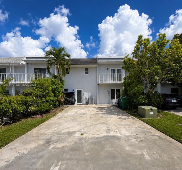 11221 SW 33rd Cir Place, Miami, FL 33165