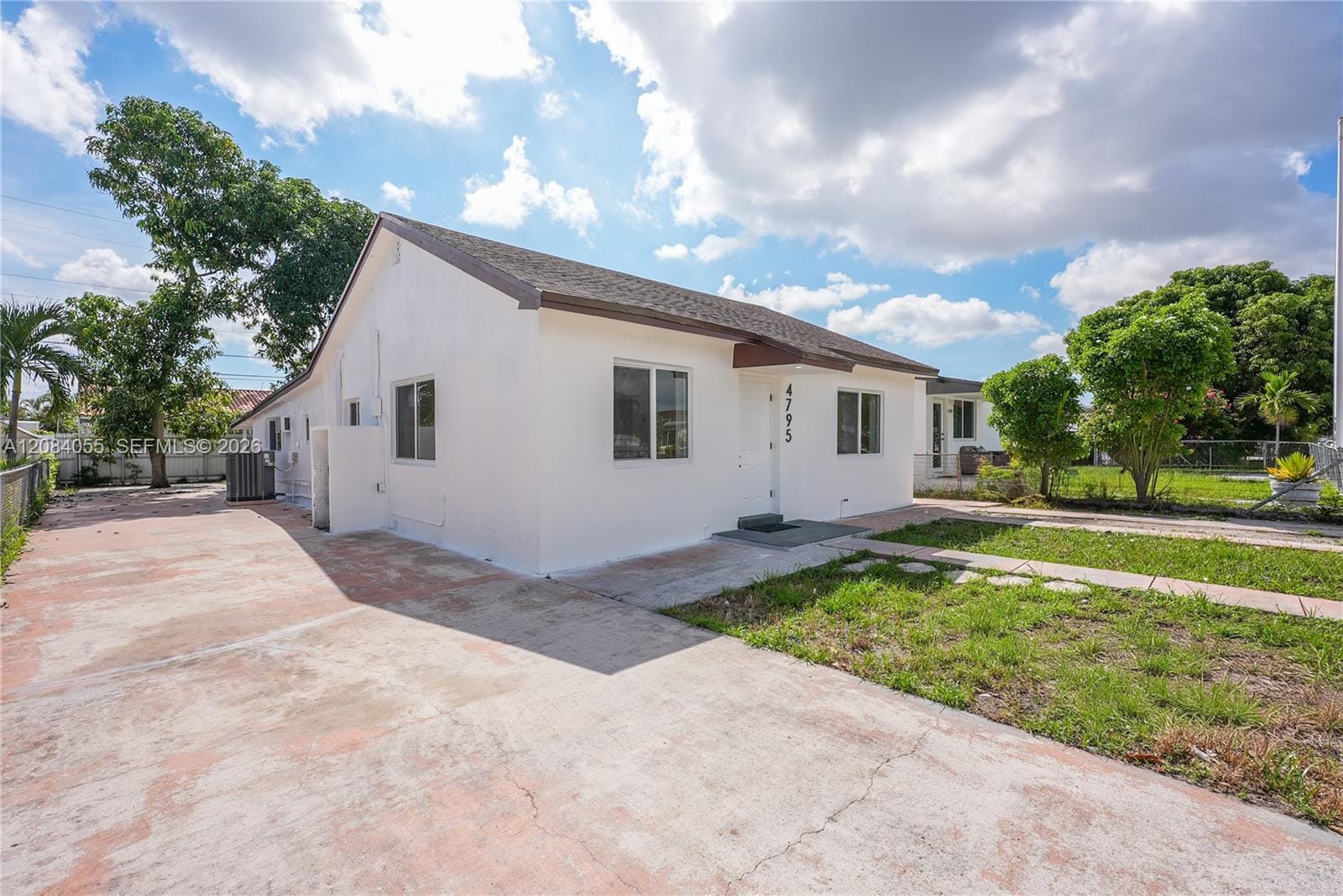 4795 E 8th Court — photo 3