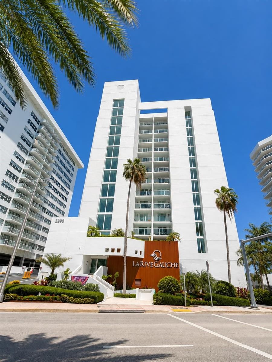 5880 Collins Avenue 903