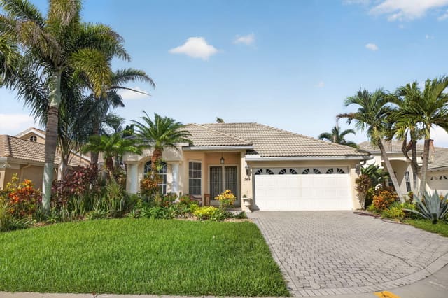 588 SW SAINT JOHNS BAY, Lake Charles, Port St. Lucie, FL