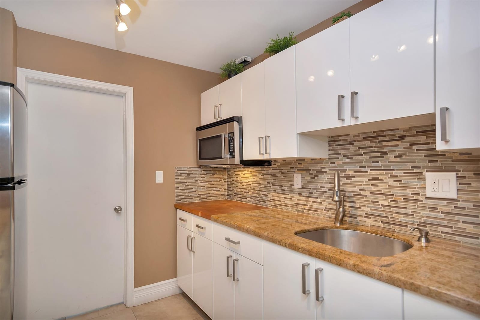 305 N POMPANO BEACH Boulevard 507, Pompano Beach, FL 33062 photo 20