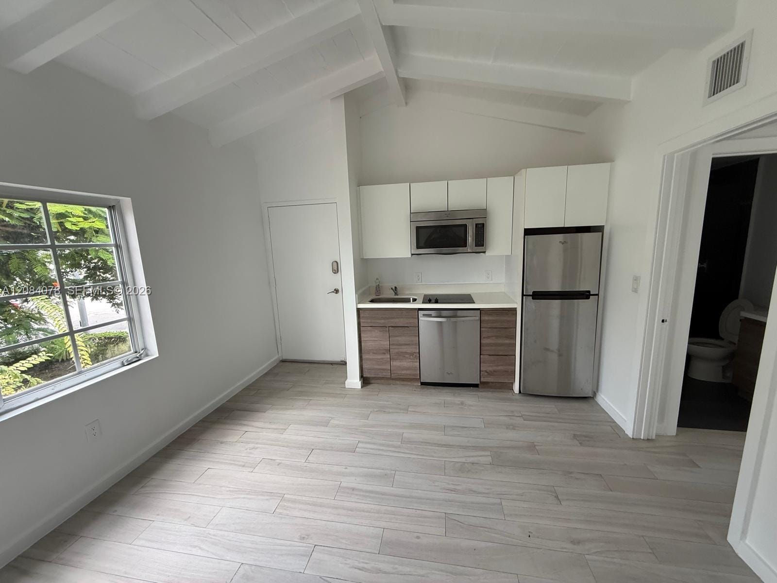 1450 Meridian Avenue 202 — photo 3