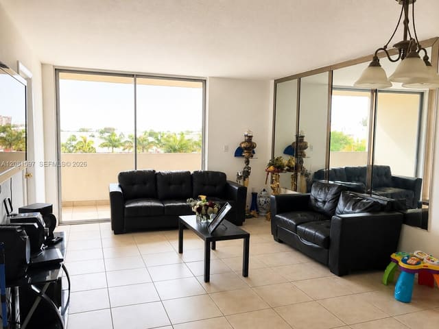 10090 NW 80th Court 1561, Hialeah Gardens, FL 33016