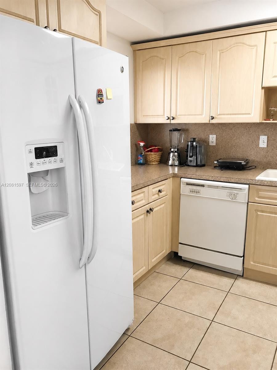 10090 NW 80th Court 1561, Hialeah Gardens, FL 33016 photo 2
