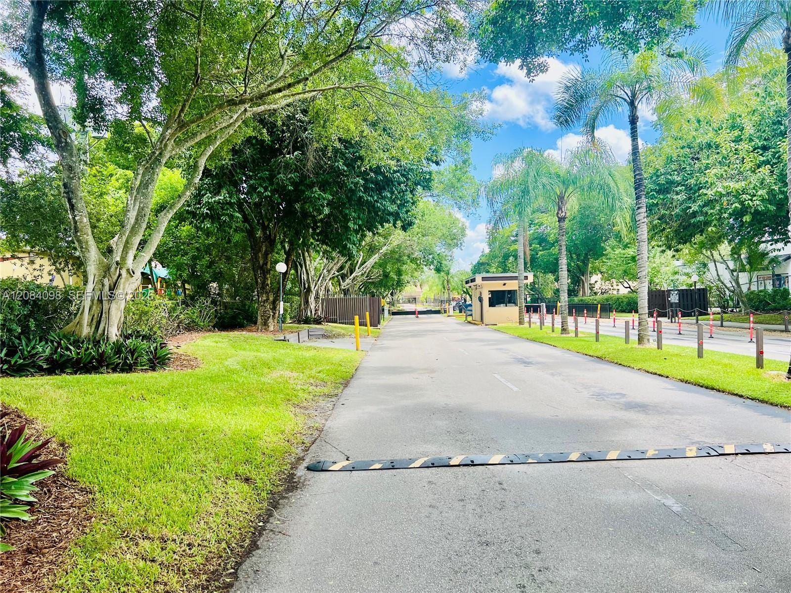 332 Briarwood Circle 2-19, Hollywood, FL 33024 photo 21