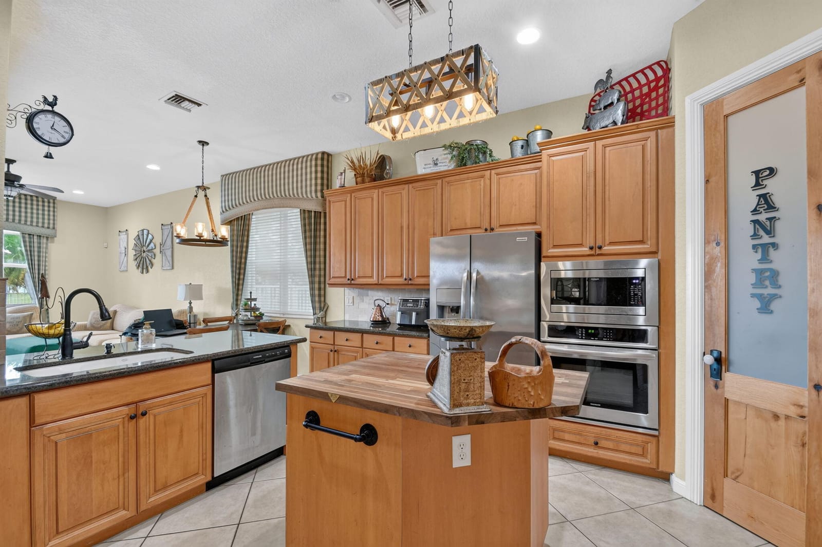 6839 Houlton Circle — photo 9