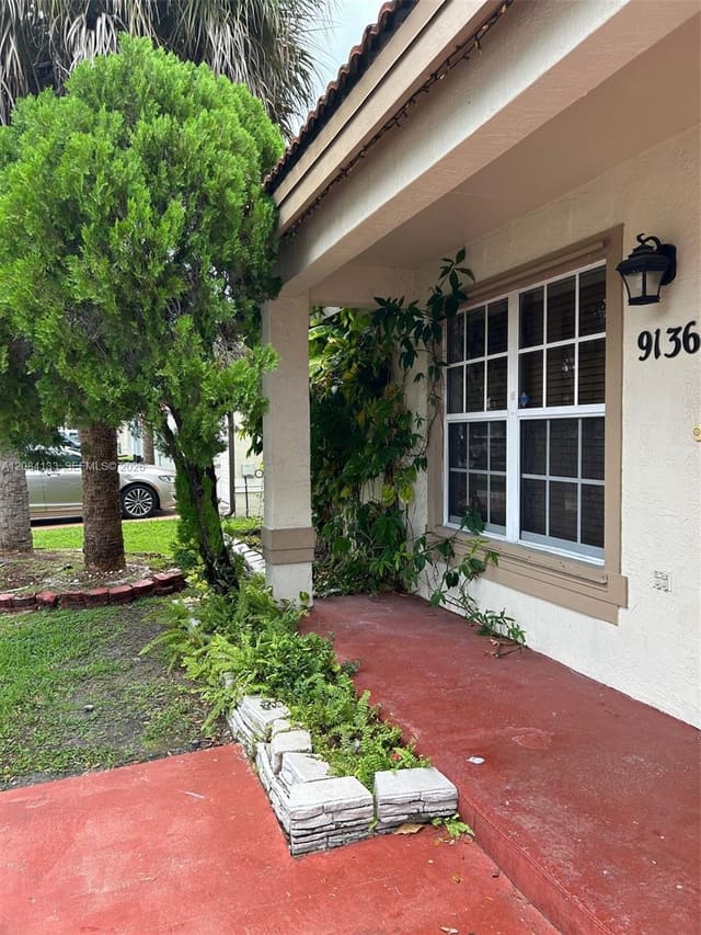 9136 NW 192nd Terrace, Hialeah, FL 33018