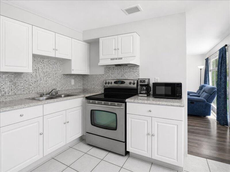 91 NE 6TH Court — photo 10