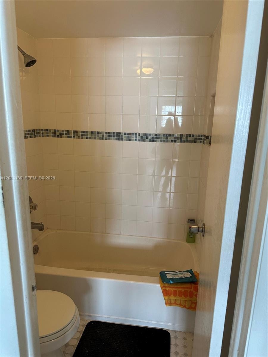 3665 NE 167th Street 307 — photo 8