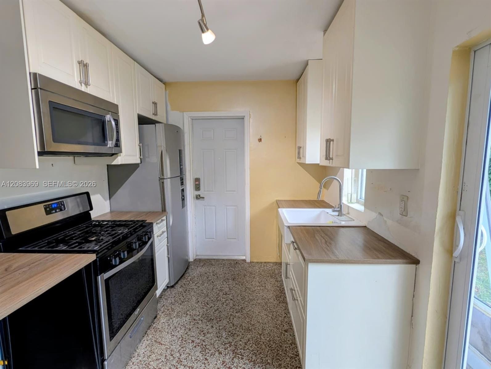 315 SW 19th Street — photo 9