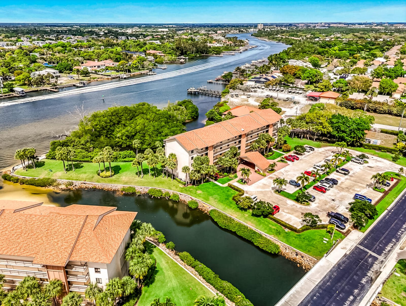 1701 MARINA ISLE Way 103, Jupiter, FL 33477 photo 8