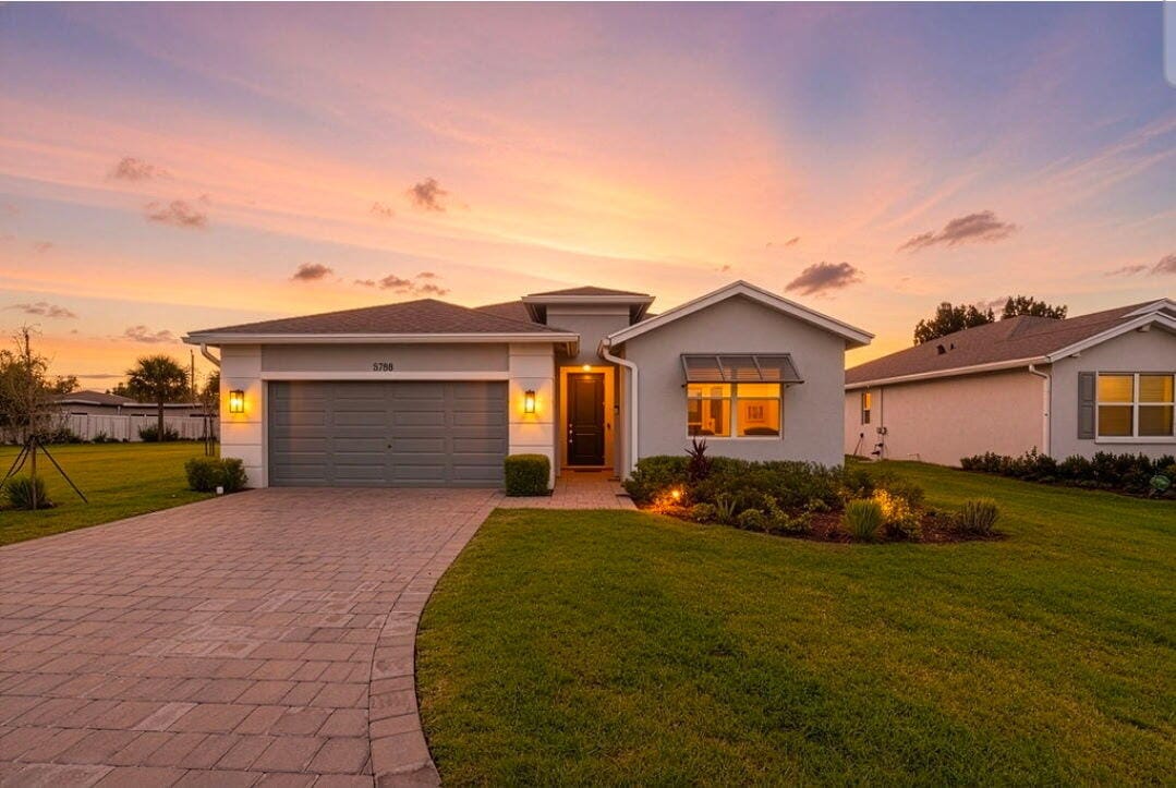 5788 SE SKYBLUE Circle, Stuart, FL 34997
