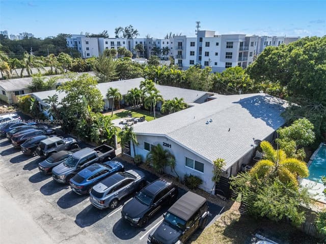 2201 NE 14th Avenue 9, Wilton Manors, FL 33305