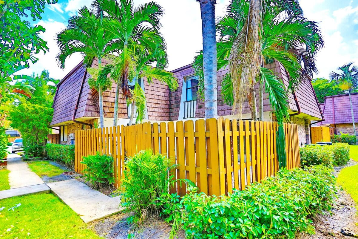 7531 Courtyard Run E, Boca Raton, FL 33433