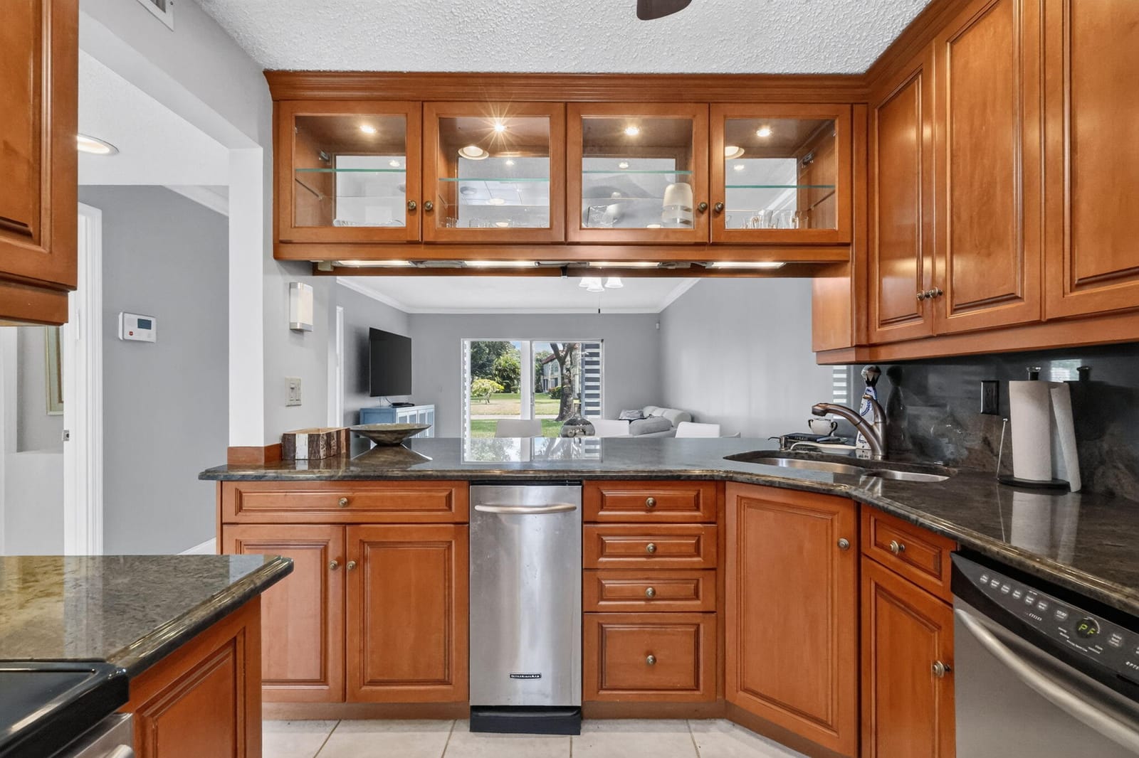 22 ABBEY Lane 101 — photo 11