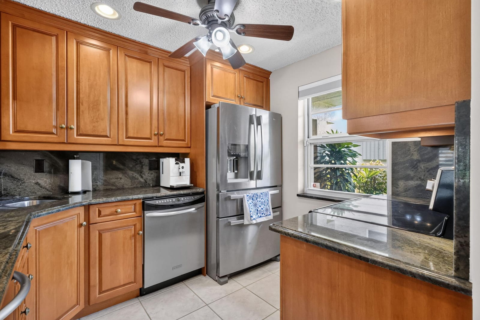 22 ABBEY Lane 101 — photo 8