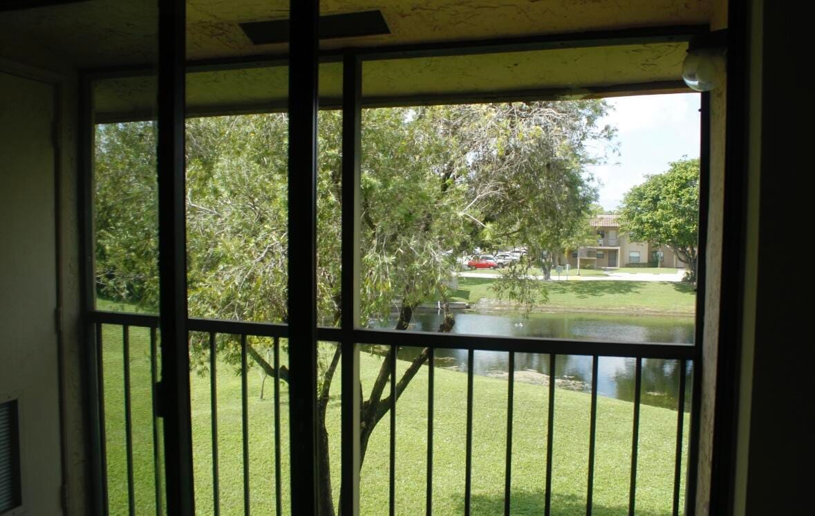 21943 REMSEN Terrace 204 — photo 5