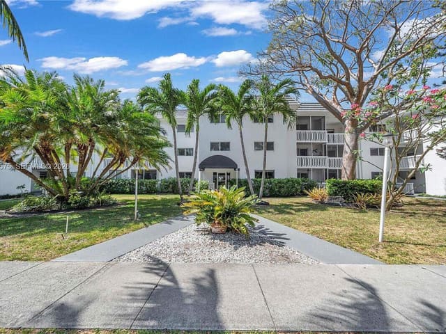 200 Galen Drive 308, Key Biscayne, FL 33149