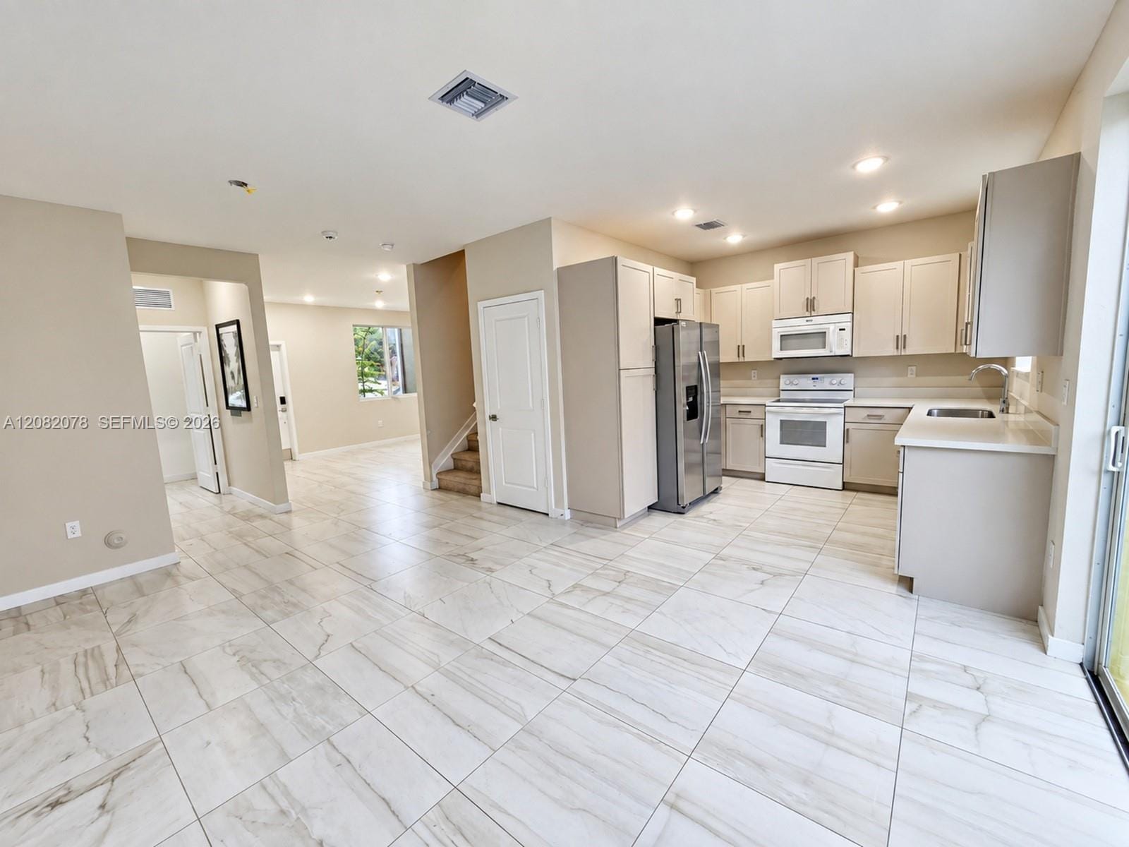 2419 SE 11th Street — photo 4
