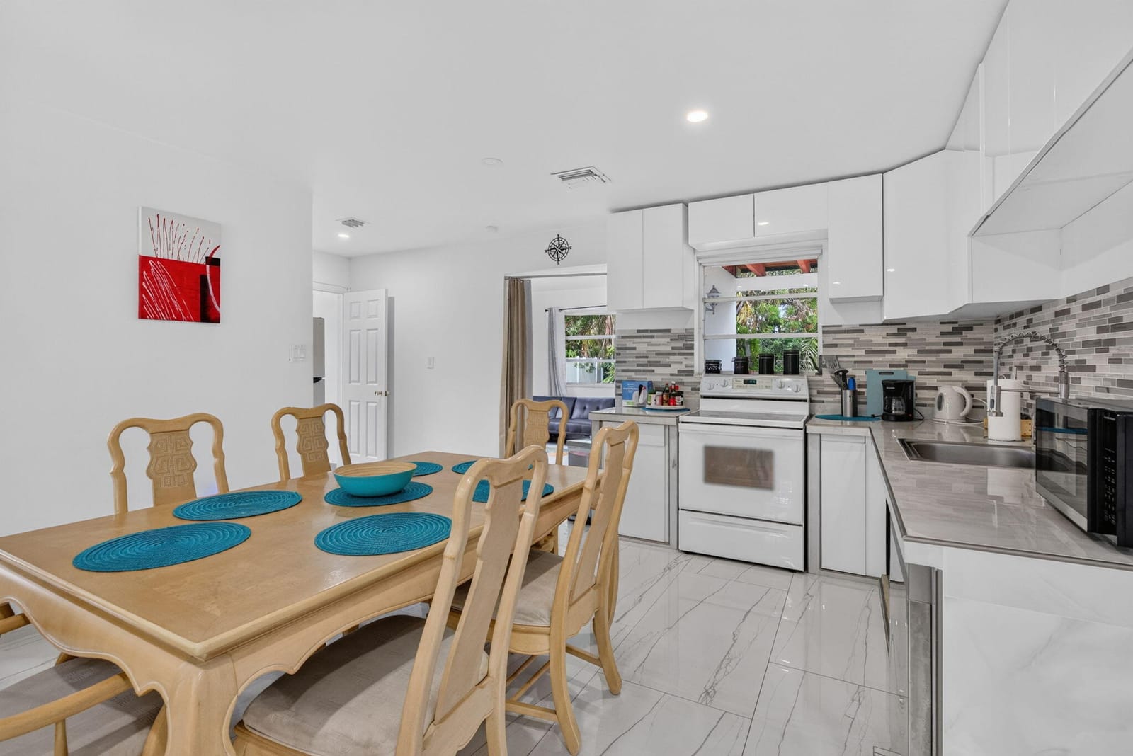 210 NE 5TH Avenue, Dania Beach, FL 33004 photo 2