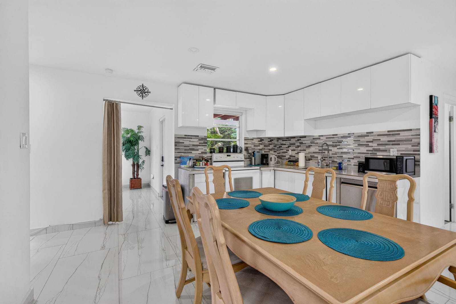 210 NE 5TH Avenue, Dania Beach, FL 33004 photo 4