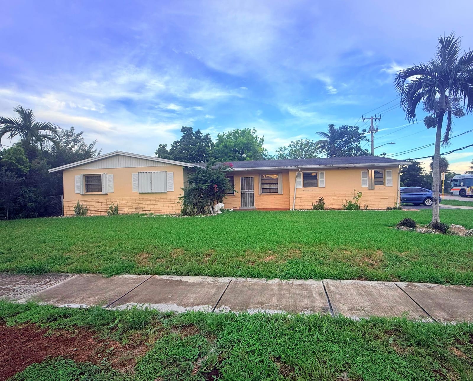 1600 NW 47TH Avenue — photo 1
