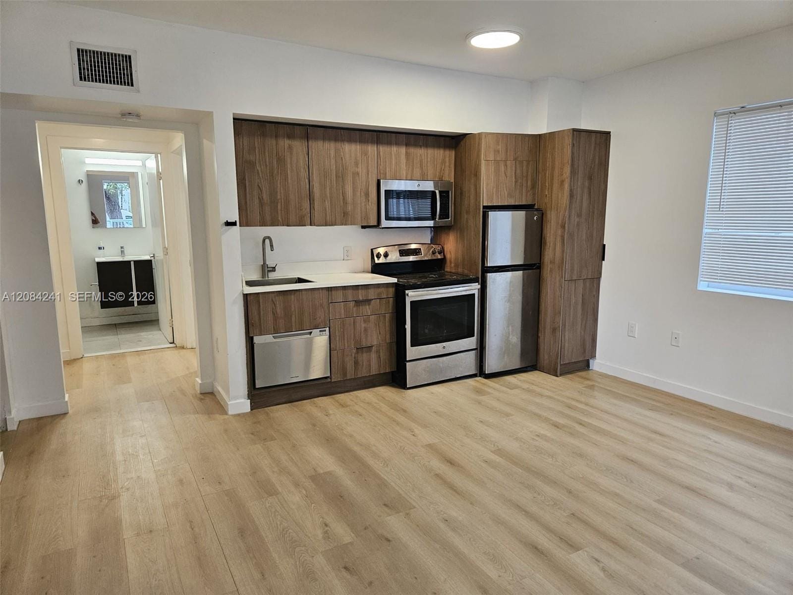 557 Michigan Avenue 211 W/PARKING, Miami Beach, FL 33139