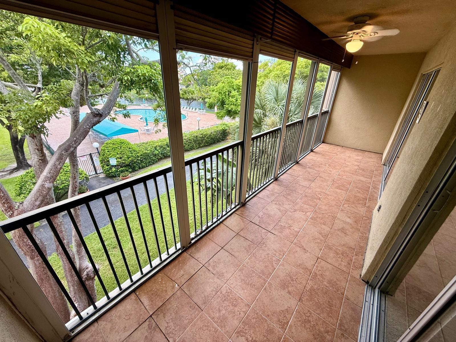 2212 S CYPRESS BEND Drive 303 — photo 5