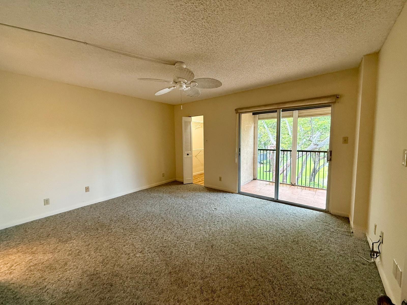 2212 S CYPRESS BEND Drive 303 — photo 6