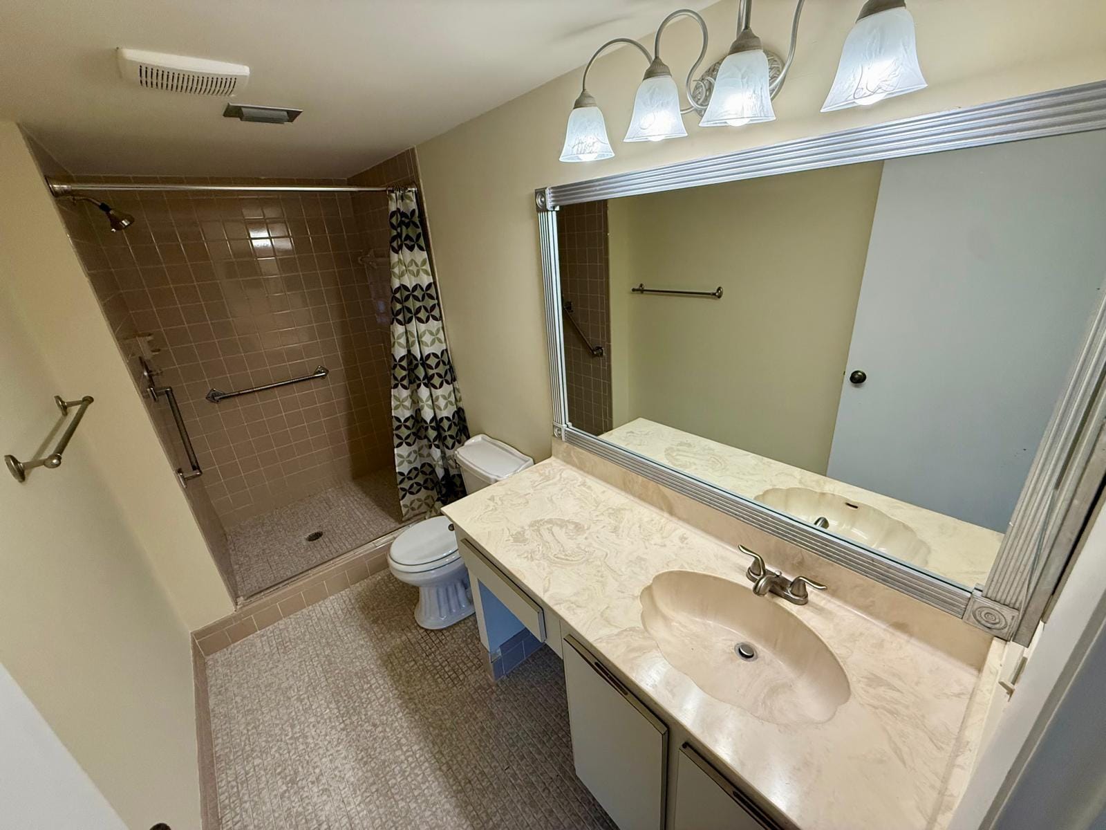 2212 S CYPRESS BEND Drive 303 — photo 8