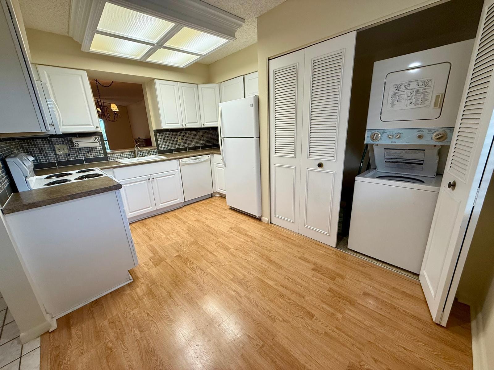 2212 S CYPRESS BEND Drive 303, Pompano Beach, FL 33069
