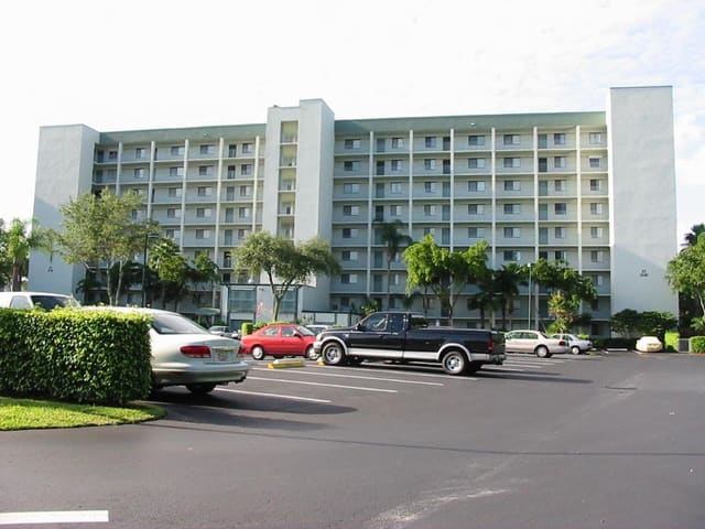 2232 N CYPRESS BEND Drive 307, Pompano Beach, FL 33069