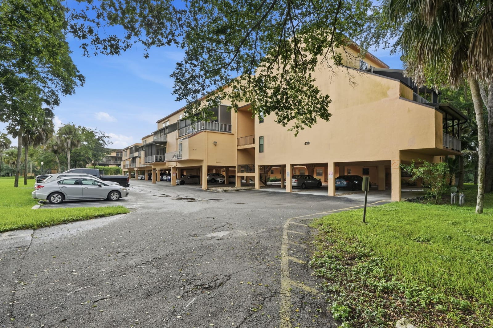 430 COMMODORE Drive 314, Plantation, FL 33325 photo 2
