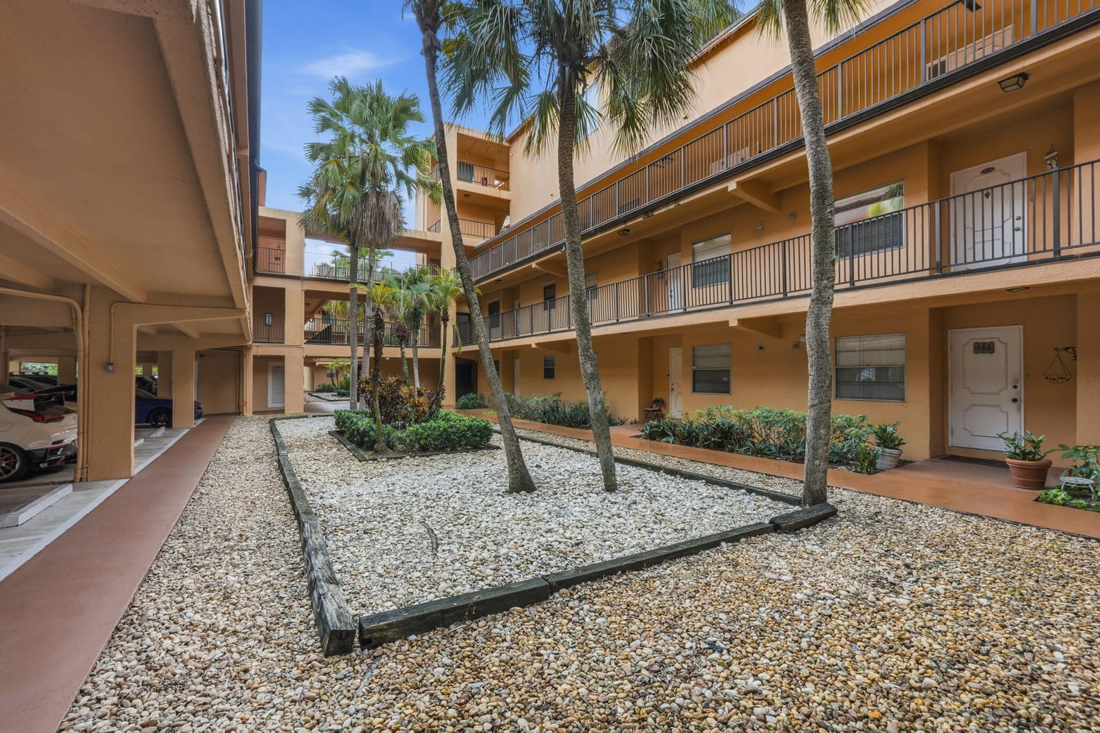 430 COMMODORE Drive 314, Plantation, FL 33325 photo 5