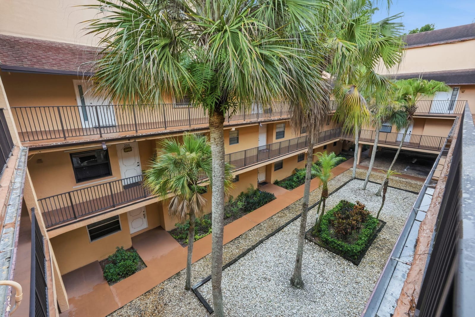 430 COMMODORE Drive 314, Plantation, FL 33325 photo 8