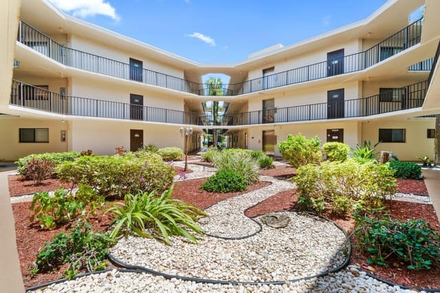 5100 Las Verdes Circle 316, Delray Beach, FL 33484