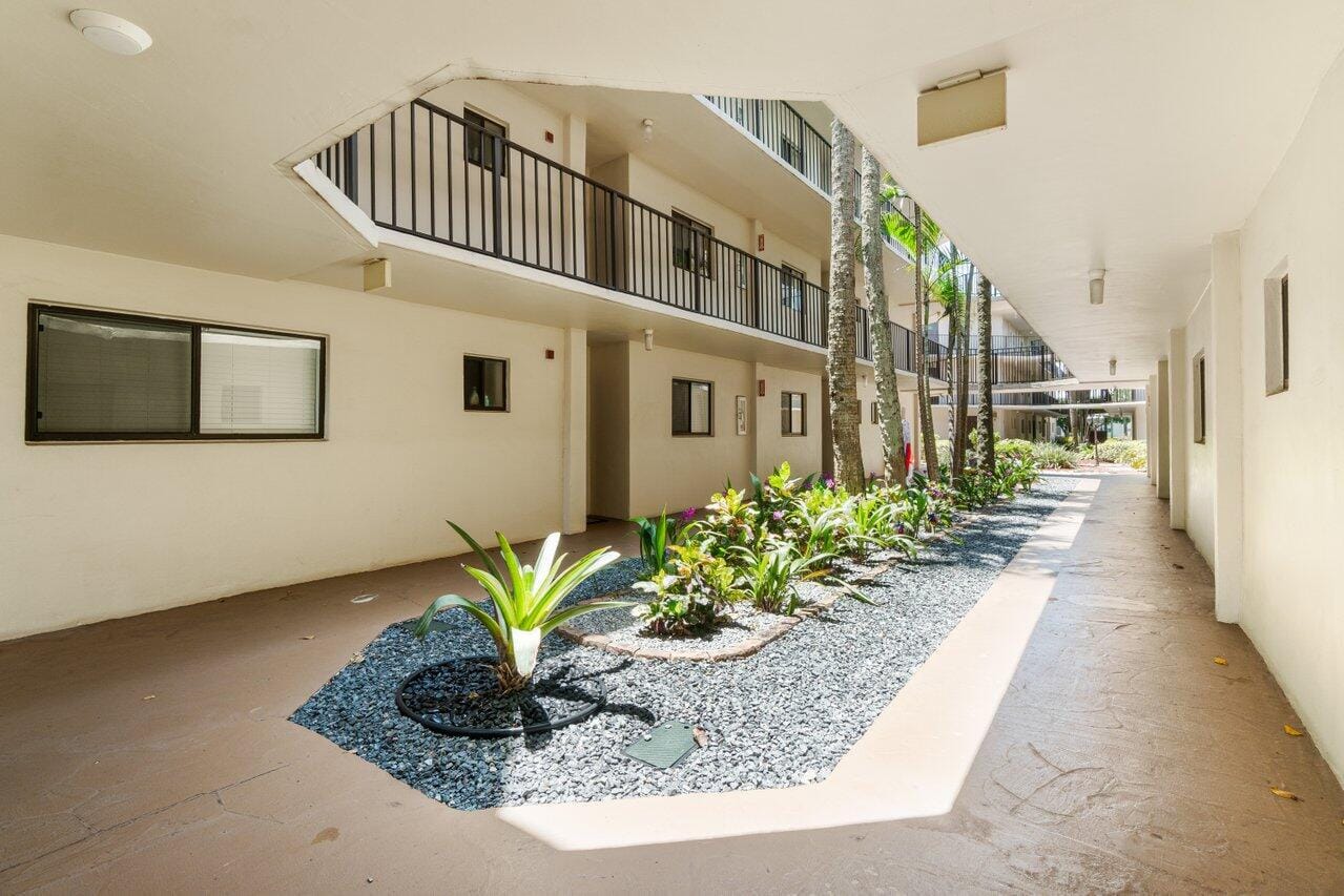 5100 Las Verdes Circle 316, Delray Beach, FL 33484 photo 17