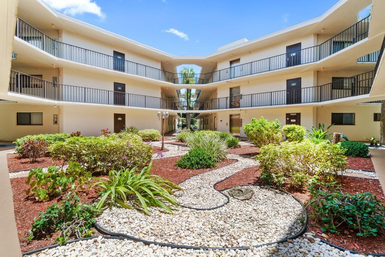 5100 Las Verdes Circle 316, Delray Beach, FL 33484